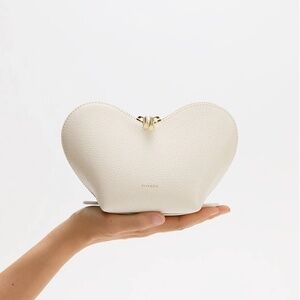 Cuyana Mini Heart Case